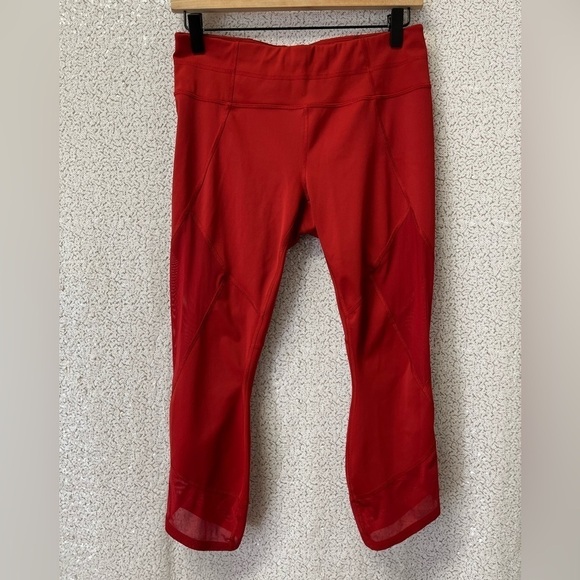 Athleta Aura Sonar Capri in red | size medium - Picture 1 of 10